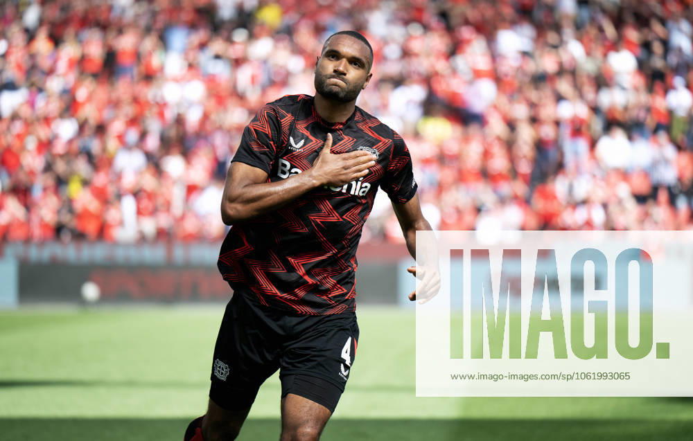 Football, Bundesliga, Germany, Men, Season 2024 2025, Matchday 33, BayArena Leverkusen Bayer Leverkusen Bor Dortmund 2 4 Jonathan Tah LEV says goodbye to the fans after 10 years at Bayer