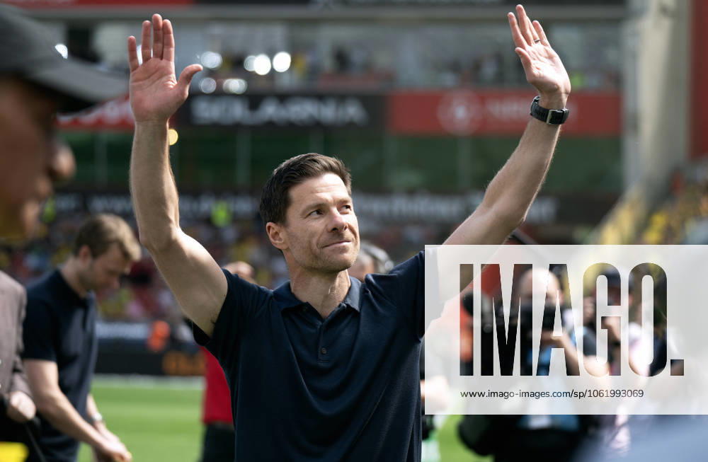 Football, Bundesliga, Germany, Men, Season 2024 2025, Matchday 33, BayArena Leverkusen Bayer Leverkusen Bor Dortmund 2 4 Head coach Xabi Alonso LEV says goodbye to the Bayer fans