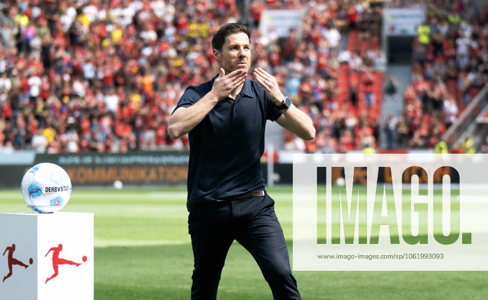 Football, Bundesliga, Germany, Men, Season 2024 2025, Matchday 33, BayArena Leverkusen Bayer Leverkusen Bor Dortmund 2 4 Head coach Xabi Alonso LEV says goodbye to the Bayer fans