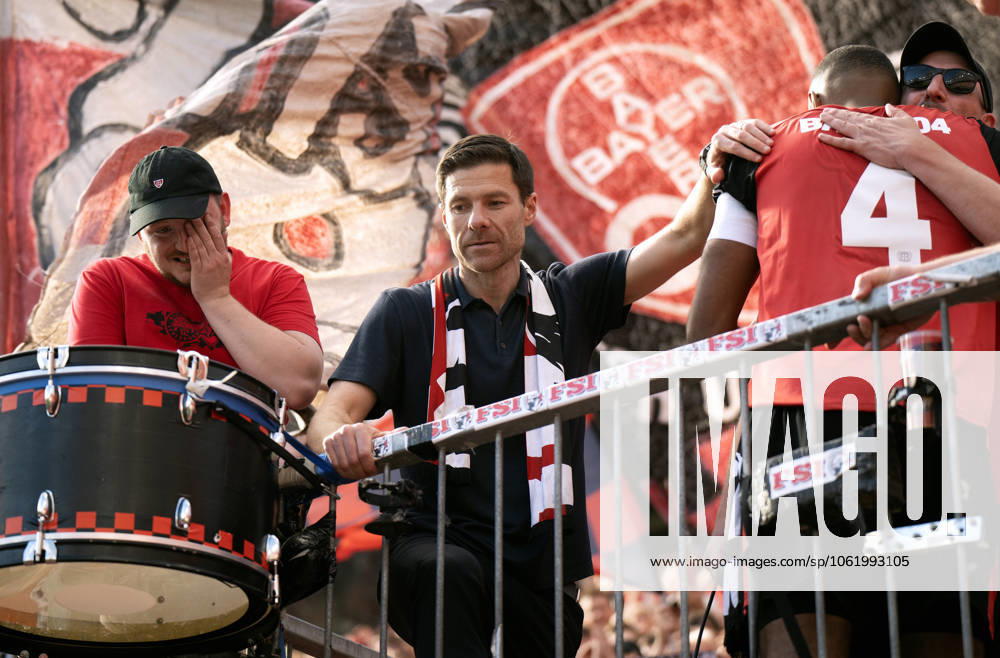 Football, Bundesliga, Germany, Men, Season 2024 2025, Matchday 33, BayArena Leverkusen Bayer Leverkusen Bor Dortmund 2 4 Head coach Xabi Alonso LEV says goodbye to the Bayer fans