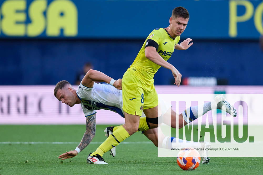 LaLiga EA Sports, Villarreal v Leganes VILLARREAL, SPAIN - MAY 14: Juan Foyth Right-Back of Villarreal CF competes for the ball with Diego Garcia Centre-Forward of CF Leganes during the LaLiga EA Sports match between Villarreal FC and Leganes at Estadio de la Ceramica on May 14, 2025 in Villarreal, Spain. (Photo by Jose Torres Photo Players Images Magara Press) Villarreal Estadio de la Ceramica Spain