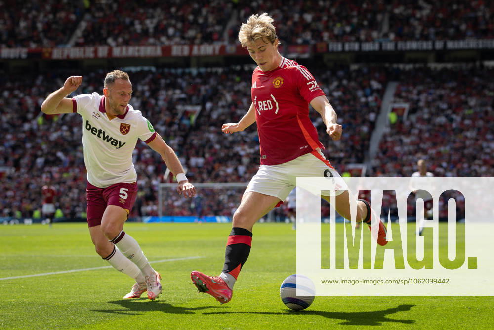 Manchester United, ManU FC v West Ham United FC Rasmus Hojlund (9) of Manchester United shoots at goal, Vladimir Coufal (5) of West Ham United tries to block during the Manchester United FC v West Ham United FC English Premier League match at Old Trafford, Manchester, England, United Kingdom on 11 May 2025 Credit: Ian Stephen Every Second Media Editorial use only. All images are copyright Every Second Media Limited. No images may be reproduced without prior permission. All rights reserved. Premier League and Football League images are subject to licensing agreements with Football DataCo Limited. see https: www.football-dataco.com
