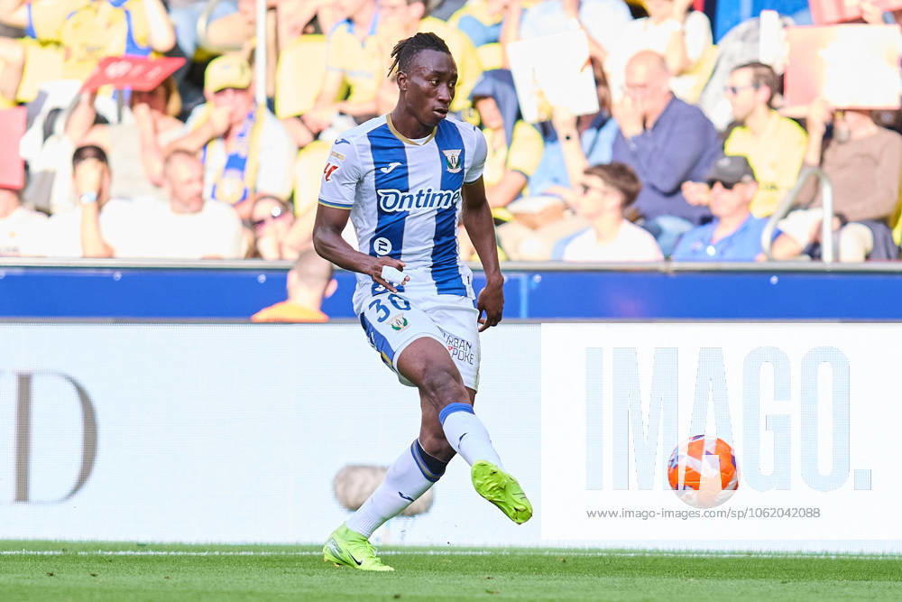 LaLiga EA Sports, Villarreal v Leganes VILLARREAL, SPAIN - MAY 14: Yan Diomande of CF Leganes passes the ball during the LaLiga EA Sports match between Villarreal FC and Leganes at Estadio de la Ceramica on May 14, 2025 in Villarreal, Spain. (Photo by Jose Torres Photo Players Images Magara Press) Villarreal Estadio de la Ceramica Spain