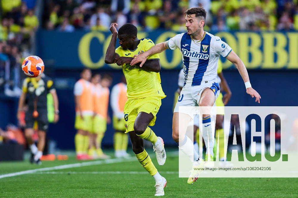 LaLiga EA Sports, Villarreal v Leganes VILLARREAL, SPAIN - MAY 14: Javi Hernandez Left-Back of CF Leganes competes for the ball with Nicolas Pepe Defensive Midfield of Villarreal CF during the LaLiga EA Sports match between Villarreal FC and Leganes at Estadio de la Ceramica on May 14, 2025 in Villarreal, Spain. (Photo by Jose Torres Photo Players Images Magara Press) Villarreal Estadio de la Ceramica Spain