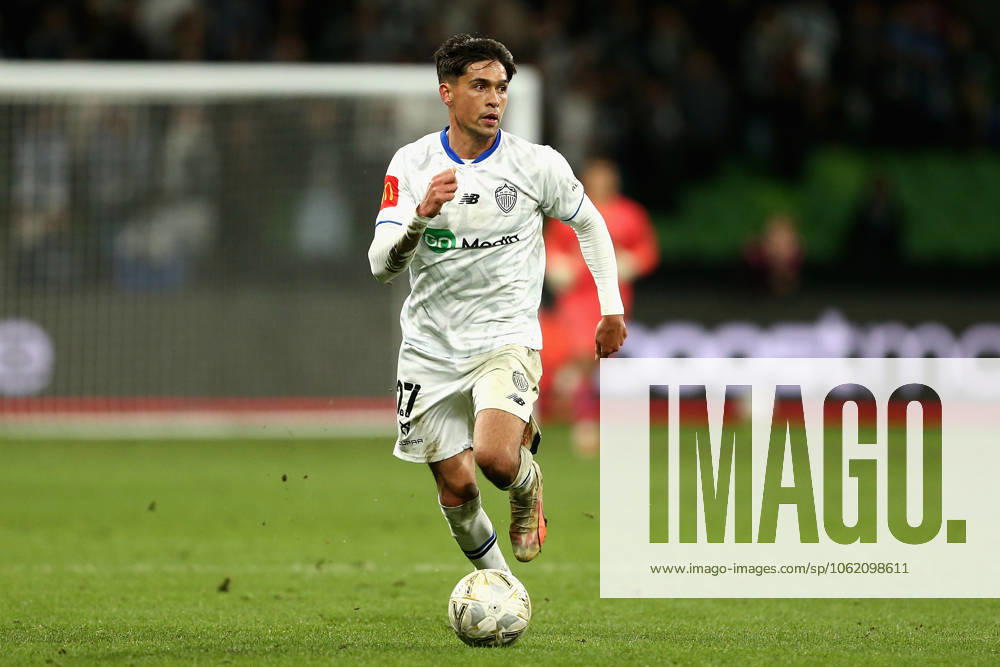 ALEAGUE VICTORY AUCKLAND, Logan Rogerson of Auckland FC runs with the ball during the A-League Semi final match between Melbourne Victory and Auckland FC at AAMI Park in Melbourne, Saturday, May 17, 2025. ( NO ARCHIVING, MELBOURNE VICTORIA AUSTRALIA