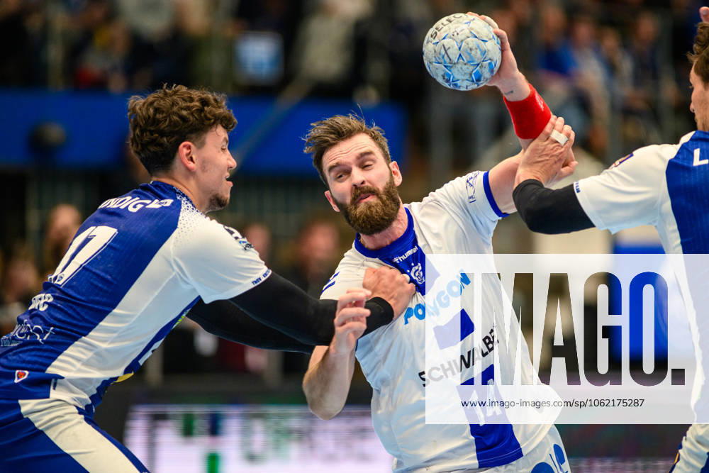 Marko Grgic ThSV Eisenach, 17 , Teitur Oern Einarsson Rueckraum Rechts, VfL Gummersbach, 14 GER, Thuringia, ThSV Eisenach vs VfL Gummersbach, Handball, Daikin 1 Handballbundesliga, Matchday 30, Season 2024 2025, Sunday, 18 05 2025, 16 30 GER, Thuringia, ThSV Eisenach v VfL Gummersbach, Handball, Daikin 1 Handball Bundesliga, Matchday 30, Season 2024 2025, Sunday, 18 05 2025, 16 30 Eisenach