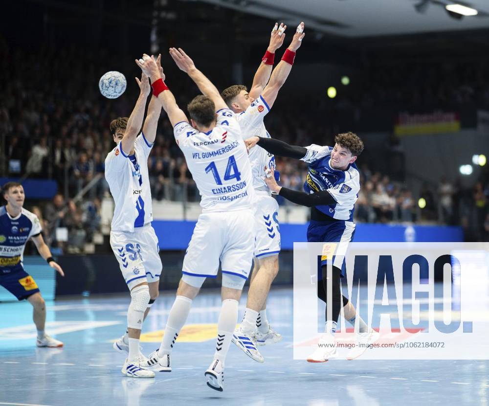 DAIKIN HBL HANDBALL MEN 1 BL 30 GAME DAY THSV EISENACH VFL GUMMERSBACH p 18 05 2025 Eisenach DAIKIN HBL Handball 1 Bundesliga Herren Saison 2024 2025 30 Spieltag Werner Assmann Halle ThSV Eisenach VfL Gummersbach in the photo Marko Grgic 17 ThSV Eisenach in a duel with Teitur Örn Einarsson 14 VfL Gummersbach and Julian Köster 7 VfL Gummersbach Germany Thuringia Eisenach Copyright SaschaxFromm