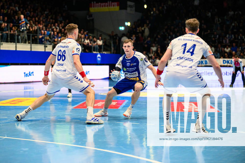 Stepan Zeman Kreislaeufer, VfL Gummersbach, 66 , Simone Mengon ThSV Eisenach, 15 , Teitur Oern Einarsson Rueckraum Rechts, VfL Gummersbach, 14 GER, Thuringia, ThSV Eisenach vs VfL Gummersbach, Handball, Daikin 1 Handballbundesliga, Matchday 30, 2024 2025 season, Sunday, 18 05 2025, 16 30 GER, Thuringia, ThSV Eisenach v VfL Gummersbach, Handball, Daikin 1 Handball Bundesliga, Matchday 30, 2024 2025 season, Sunday, 18 05 2025, 16 30 Eisenach