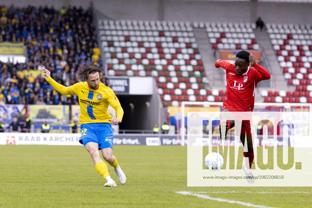 Regionalliga Nordost FC Rot Weiß Erfurt vs 1 FC Lok Leipzig Erfurt 18 05 2025 Dorian Cevis 22 1 FC Lokomotive Leipzig vs Benjika Caciel 8 FC Rot Weiß Erfurt Regionalliga Nordost FC Rot Weiß Erfurt vs 1 FC Lok Leipzig Steigerwaldstadion Erfurt 18 05 2025