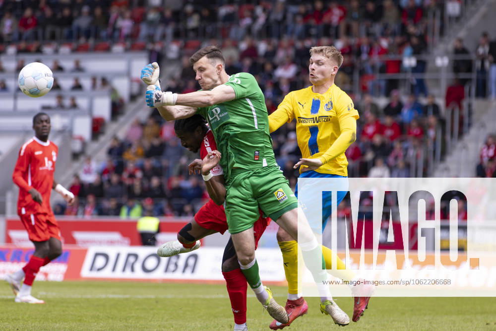 Regionalliga Nordost FC Rot Weiß Erfurt vs 1 FC Lok Leipzig Erfurt 18 05 2025 Lorenz Otto 1 FC Rot Weiß Erfurt and Maxime Aglago Awoudja 6 FC Rot Weiß Erfurt Regionalliga Nordost FC Rot Weiß Erfurt vs 1 FC Lok Leipzig Steigerwaldstadion Erfurt 18 05 2025