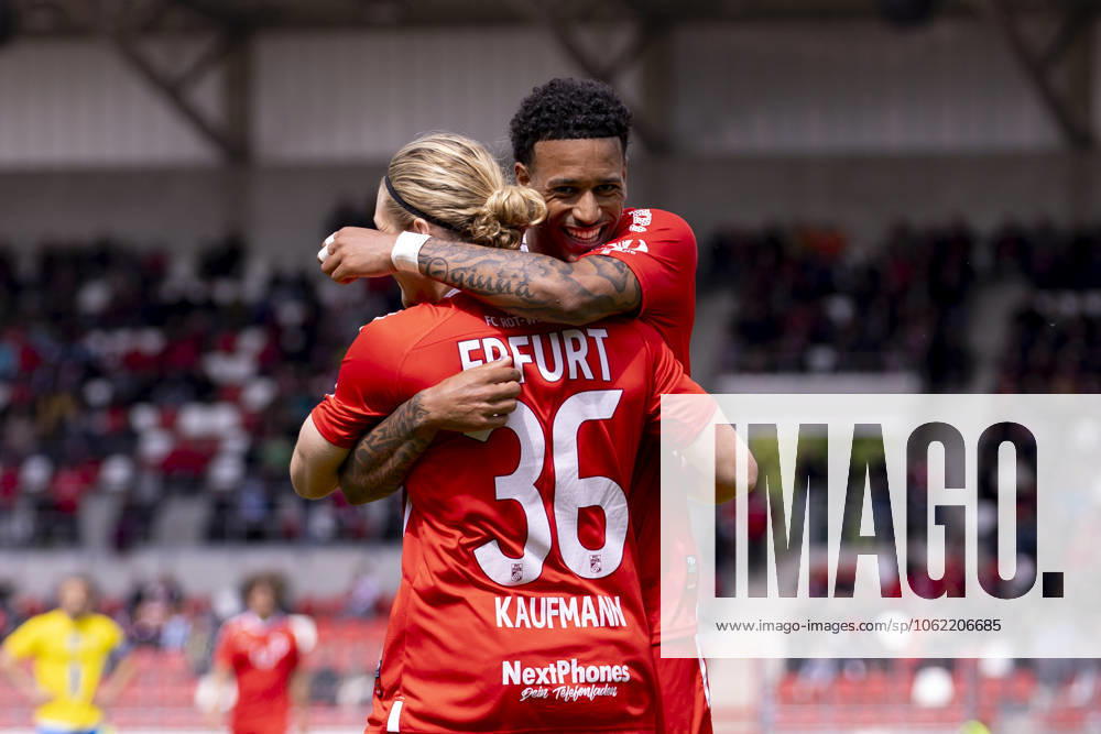 Regionalliga Nordost FC Rot Weiß Erfurt vs 1 FC Lok Leipzig Erfurt 18 05 2025 Jeremiaha Maluze 30 FC Rot Weiß Erfurt and Tino Kurt Kaufmann 36 FC Rot Weiß Erfurt Regionalliga Nordost FC Rot Weiß Erfurt vs 1 FC Lok Leipzig Steigerwaldstadion Erfurt 18 05 2025