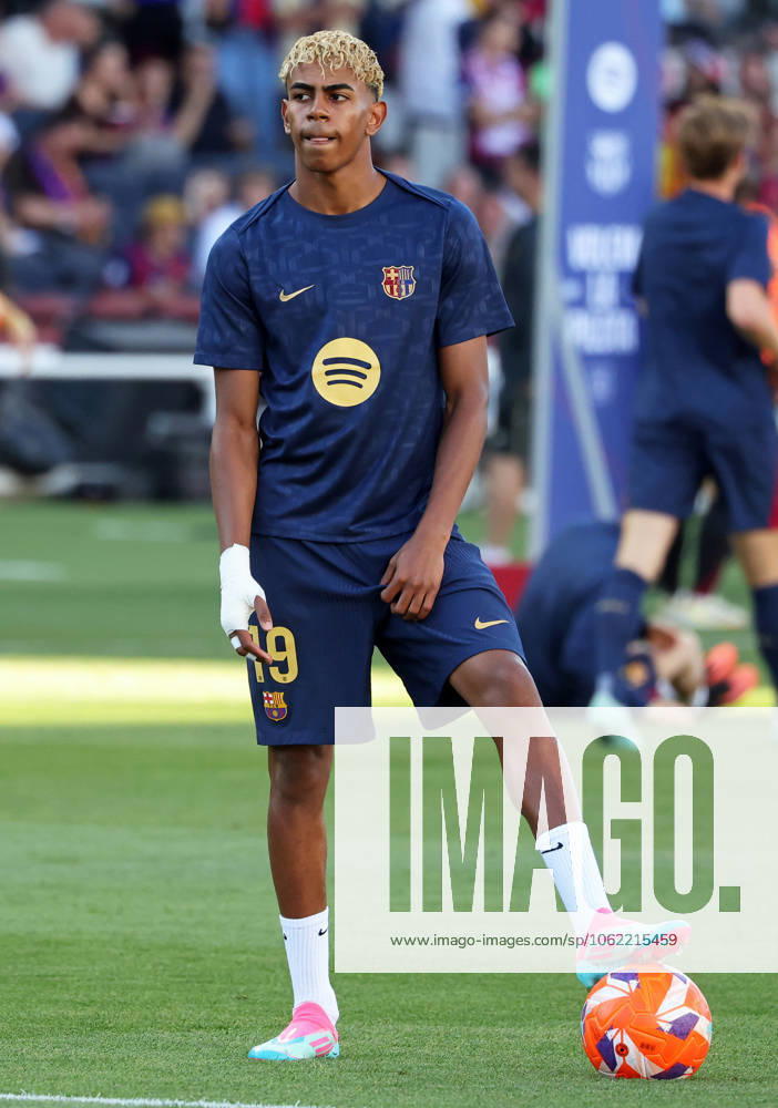 FC Barcelona, Barca v Villarreal CF - La Liga EA Sports Lamine Yamal trains during the match between FC Barcelona and Villarreal CF, corresponding to week 37 of LaLiga EA Sports, at the Olympic Stadium Lluis Companys in Barcelona, Spain, on May 18, 2025. Barcelona Barcelona Spain