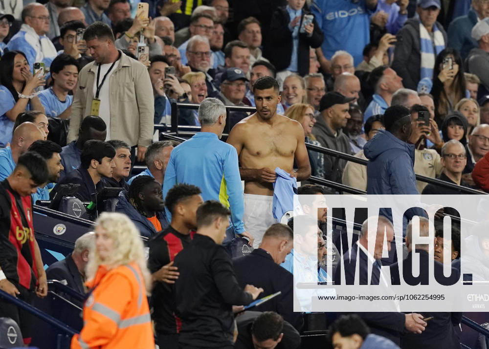 Manchester, England, 20th May 2025. Rodri of Manchester City puts his shirt on ready to appear since his long term injury last year during the Manchester City vs AFC Bournemouth Premier League match at the Etihad Stadium, Manchester. Picture credit should read: Andrew Yates Sportimage . SPI_061_AY_MAN_CITY_BOURNEMOUTH SPI-3952-0061