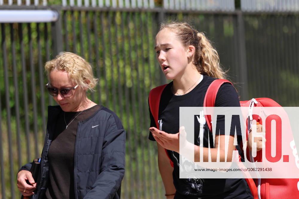 MIRA ANDREEVA and her mother RAISA ANDREEVA after practice session of French Open 2025 at Roland Garros in Paris. Paris France - ZUMAc278 20250522_zsp_c278_022