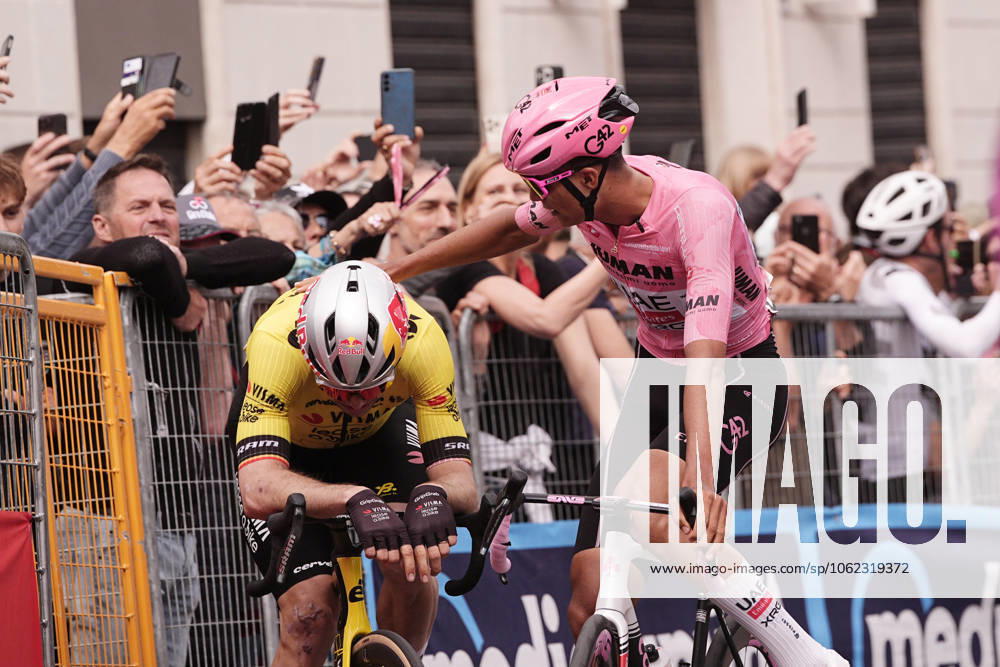 Del Toro Romero Isaac of Uae Team Emirates Xrg pink jersey with Van Aert Wout of Team Visma Lease A Bike during the stage 13 of the Giro dItalia from Rovigo to Vicenza, Italy - Friday, May 23, 2025. - cycling.