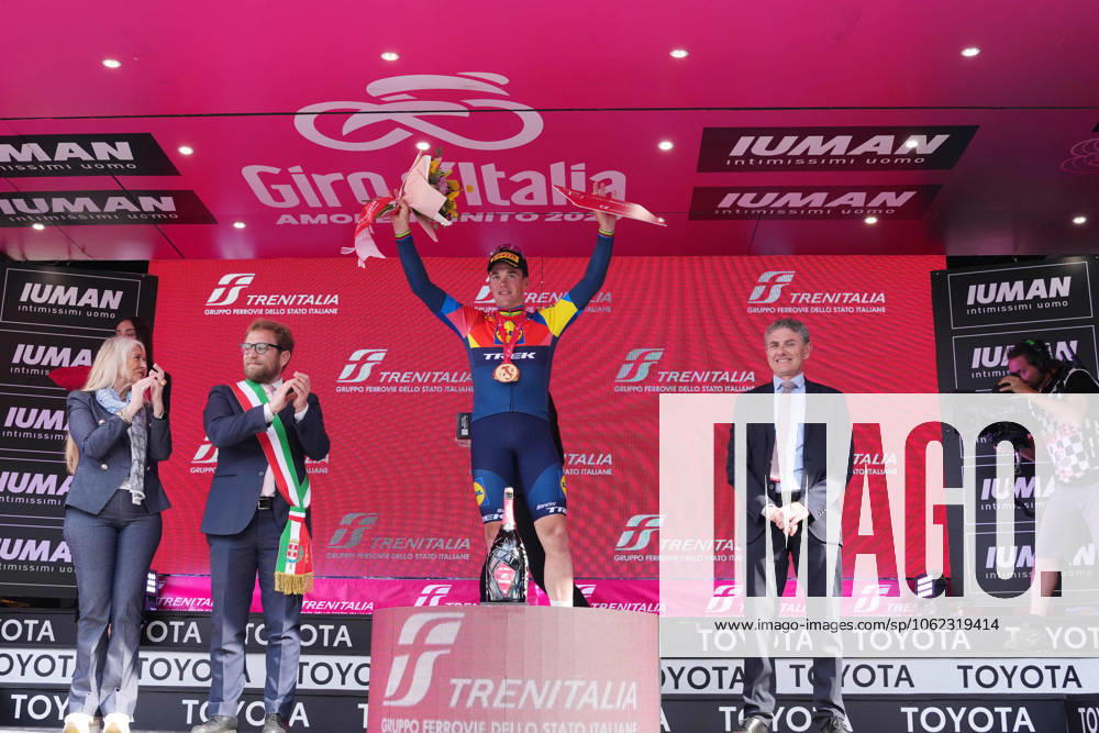 Pedersen Mads of Lidl-Trek cyclamen jersey winner of the stage on the podium during the stage 13 of the Giro dItalia from Rovigo to Vicenza, Italy - Friday, May 23, 2025. - cycling.