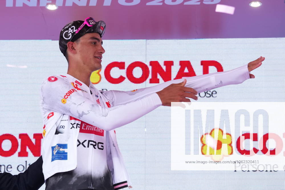 Del Toro Romero Isaac of Uae Team Emirates Xrg pink jersey on the podium during the stage 13 of the Giro dItalia from Rovigo to Vicenza, Italy - Friday, May 23, 2025. - cycling.