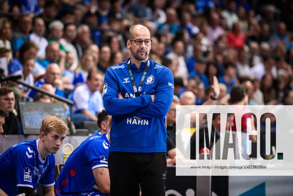 Juergen Schweikardt TVB Stuttgart, Coach critical view GER, TVB Stuttgart SG BBM Bietigheim, Handball, Bundesliga, HBL, Matchday 26, Season 2024 2025, 24 05 2025, Stuttgart Porsche Arena GER, TVB Stuttgart SG BBM Bietigheim, Handball, Bundesliga, HBL, Matchday 26, Season 2024 2025, 24 05 2025, Stuttgart Porsche Arena Stuttgart