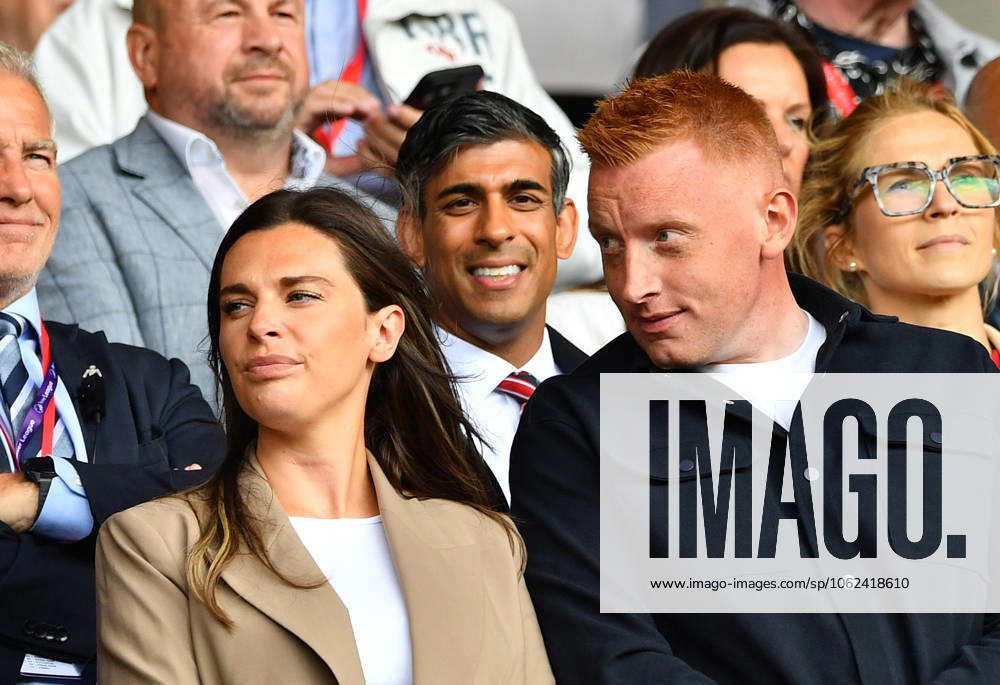 Southampton v Arsenal, Premier League, Football, St. Marys Stadium, Southampton, Hampshire, UK - 25 May 2025 Will Self is seen in the stands as he is appointed the new Southampton Manager as Ex Prime Minister and Southampton fan Rishi Sunak stands behind. Southampton St Marys Stadium Hampshire GBR, UK NEWSPAPERS OUT