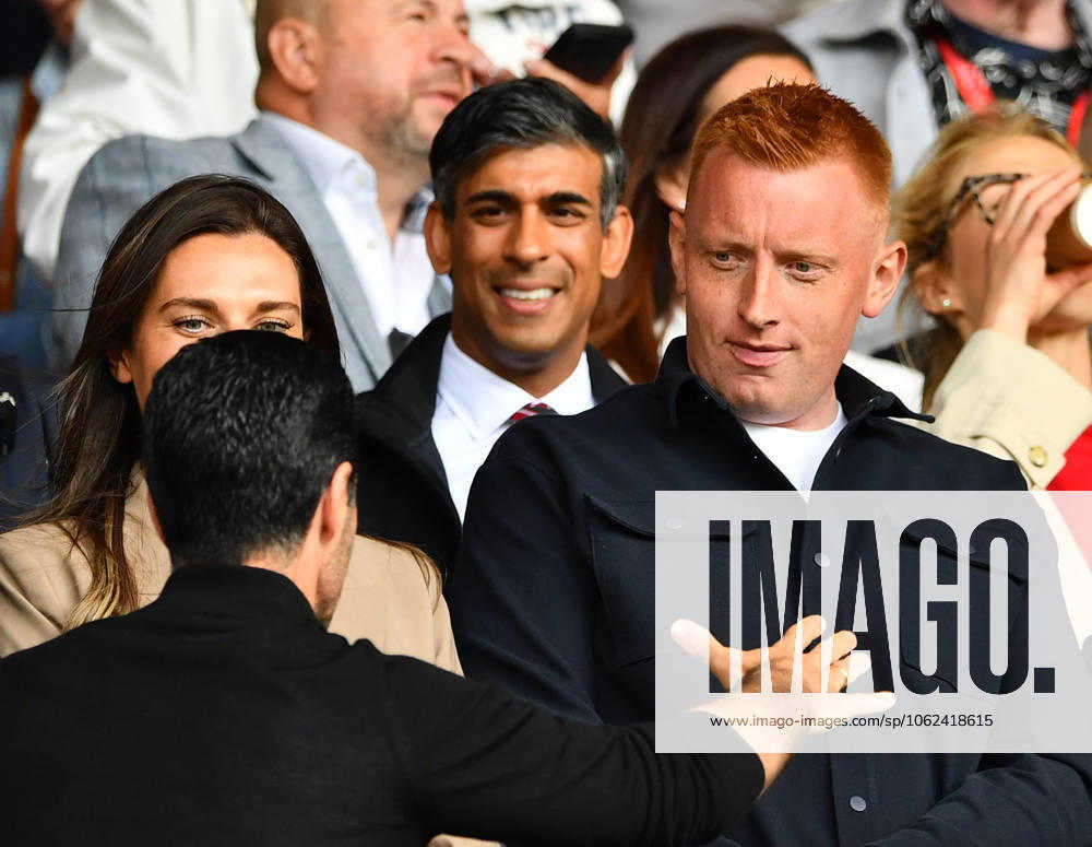 Southampton v Arsenal, Premier League, Football, St. Marys Stadium, Southampton, Hampshire, UK - 25 May 2025 Will Self is seen in the stands as he is appointed the new Southampton Manager as Ex Prime Minister and Southampton fan Rishi Sunak stands behind. Southampton St Marys Stadium Hampshire GBR, UK NEWSPAPERS OUT