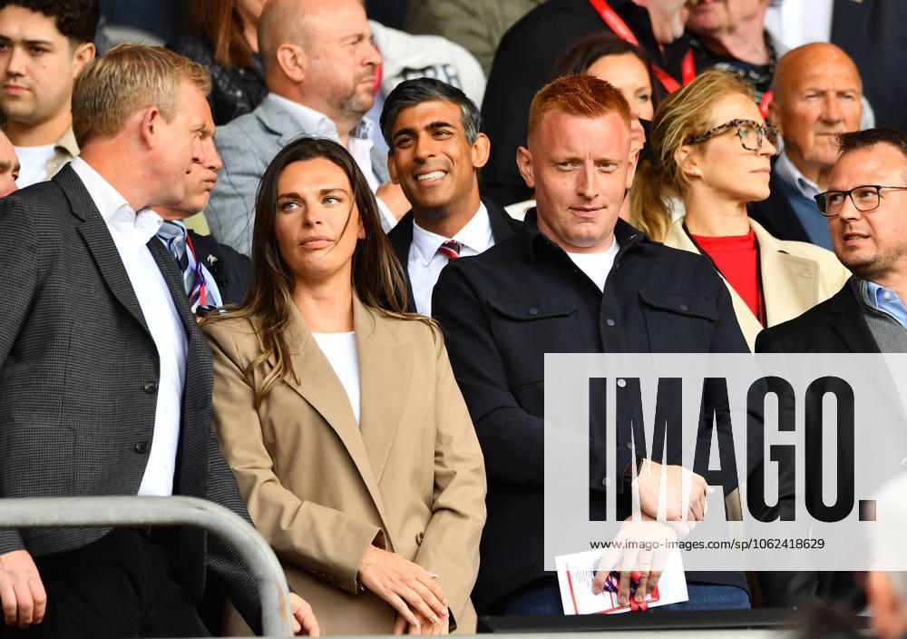 Southampton v Arsenal, Premier League, Football, St. Marys Stadium, Southampton, Hampshire, UK - 25 May 2025 Will Self is seen in the stands as he is appointed the new Southampton Manager as Ex Prime Minister and Southampton fan Rishi Sunak stands behind. Southampton St Marys Stadium Hampshire GBR, UK NEWSPAPERS OUT