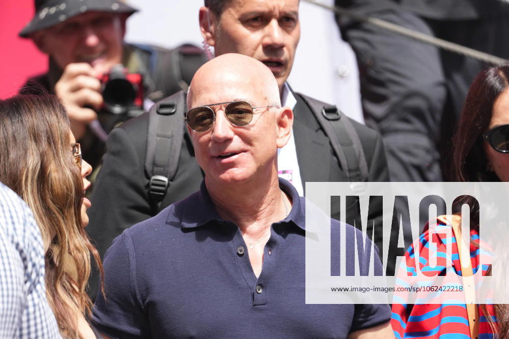 Formula 1 Grand Prix Monaco 2025 25 05 2025, Circuit de Monaco, Monte Carlo, Formula 1 Grand Prix Monaco 2025 ,in the picture Amazon founder Jeffrey Preston Jeff Bezos with partner Lauren Sanchez nordphotoxGmbHx xBratic nph00250