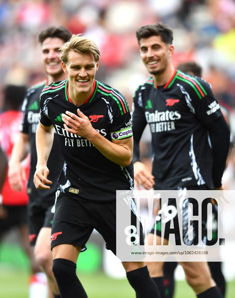 Southampton v Arsenal, Premier League, Football, St. Marys Stadium, Southampton, Hampshire, UK - 25 May 2025 Martin Odegaard of Arsenal celebrates scoring his teams second goal making the score 1-2 Southampton St Marys Stadium Hampshire GBR, UK NEWSPAPERS OUT