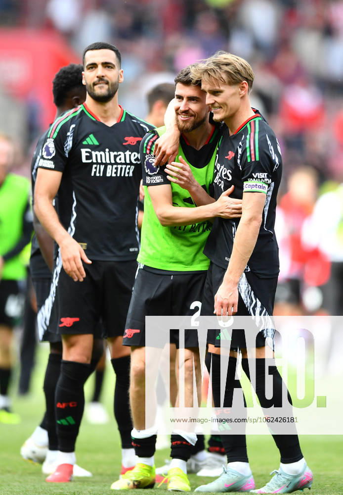 Southampton v Arsenal, Premier League, Football, St. Marys Stadium, Southampton, Hampshire, UK - 25 May 2025 Jorginho of Arsenal applauds the fans at full time. Southampton St Marys Stadium Hampshire GBR, UK NEWSPAPERS OUT