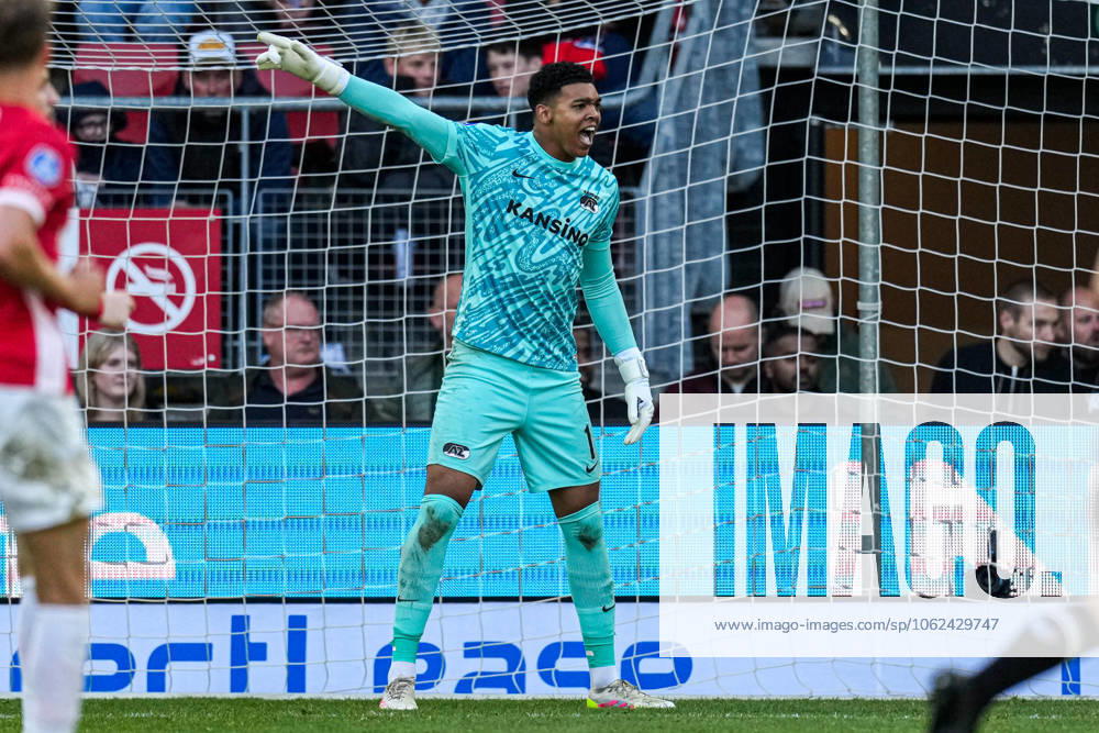 2025-05-25 AZ Alkmaar v FC Twente - Dutch Eredivisie Conference League Play Offs Final ALKMAAR, NETHERLANDS - MAY 25: goalkeeper Rome-Jayden Owusu-Oduro of AZ Alkmaar coaching during the Dutch Eredivisie Conference League Play Offs Final match between AZ Alkmaar and FC Twente at AFAS Stadion on May 25, 2025 in Alkmaar, Netherlands. Alkmaar AFAS Stadion Netherlands Content not available for redistribution in The Netherlands directly or indirectly through any third parties.
