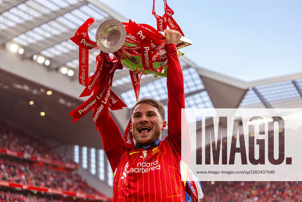 Football - FA Premier League - Liverpool FC v Crystal Palace FC LIVERPOOL, ENGLAND - Sunday, May 25, 2025: Liverpool s Alexis Mac Allister with the trophy, as the team celebrate becoming Champions for the 20th time, after the FA Premier League match between Liverpool FC and Crystal Palace FC at Anfield. (Photo by David Rawcliffe Propaganda) LIVERPOOL Anfield MERSEYSIDE ENGLAND