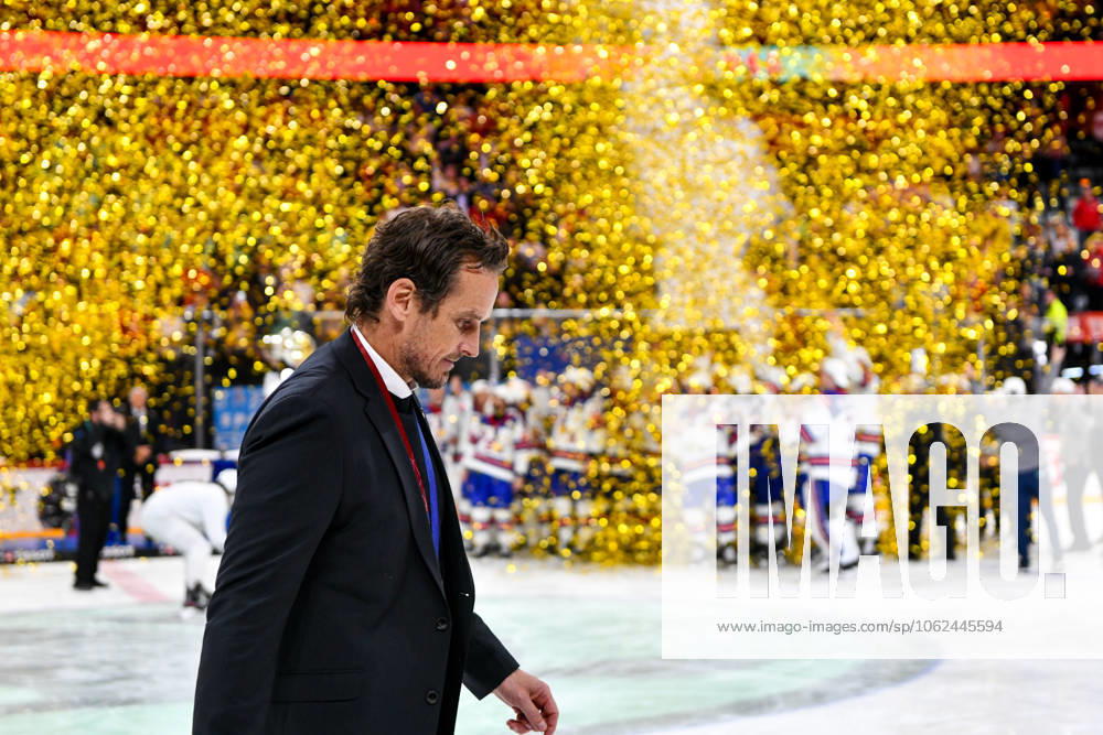 STOCKHOLM, SWEDEN MAY 25 head coach Patrick Fischer of Switzerland disappointed after the loss during the 2025 Ice Hockey World Championship gold medal dispute match between Switzerland and USA at Avicii Arena on May 25, 2025 in Stockholm, Sweden Stockholm Avicii Arena Sweden