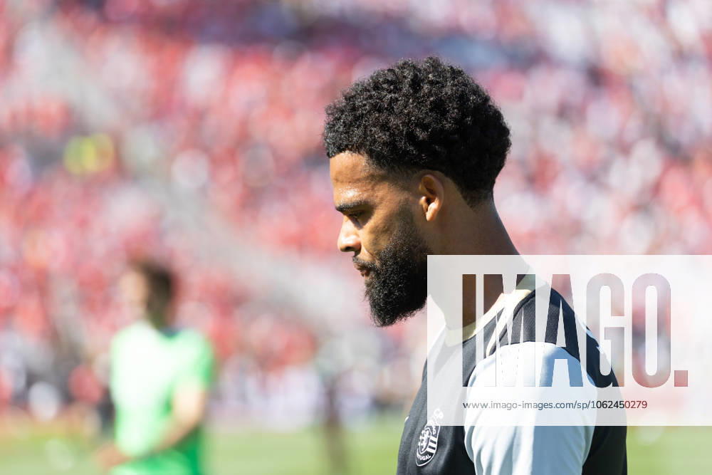 Sporting defender from The Netherlands JEREMIAH ST. JUSTE (3) before the start of final of the of the Portuguese Cup between Benfica and Sporting at Estadio Nacional Caxias Portugal - ZUMAs359 20250525_zsp_s359_018