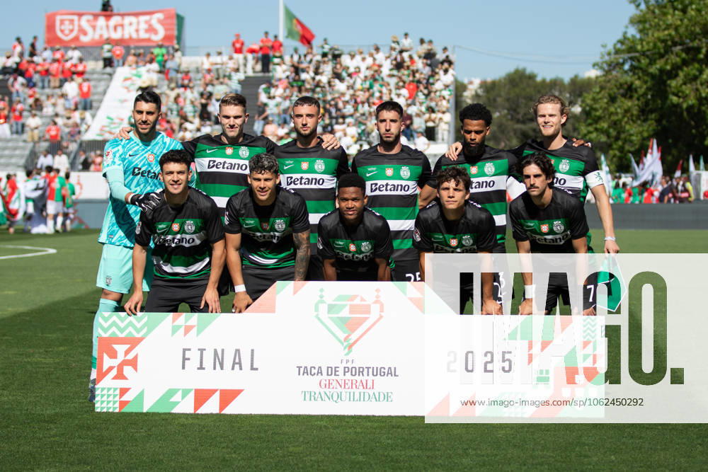 Sporting players pose for a team photo before the final of the of the Portuguese Cup between Benfica and Sporting at Estadio Nacional Caxias Portugal - ZUMAs359 20250525_zsp_s359_038