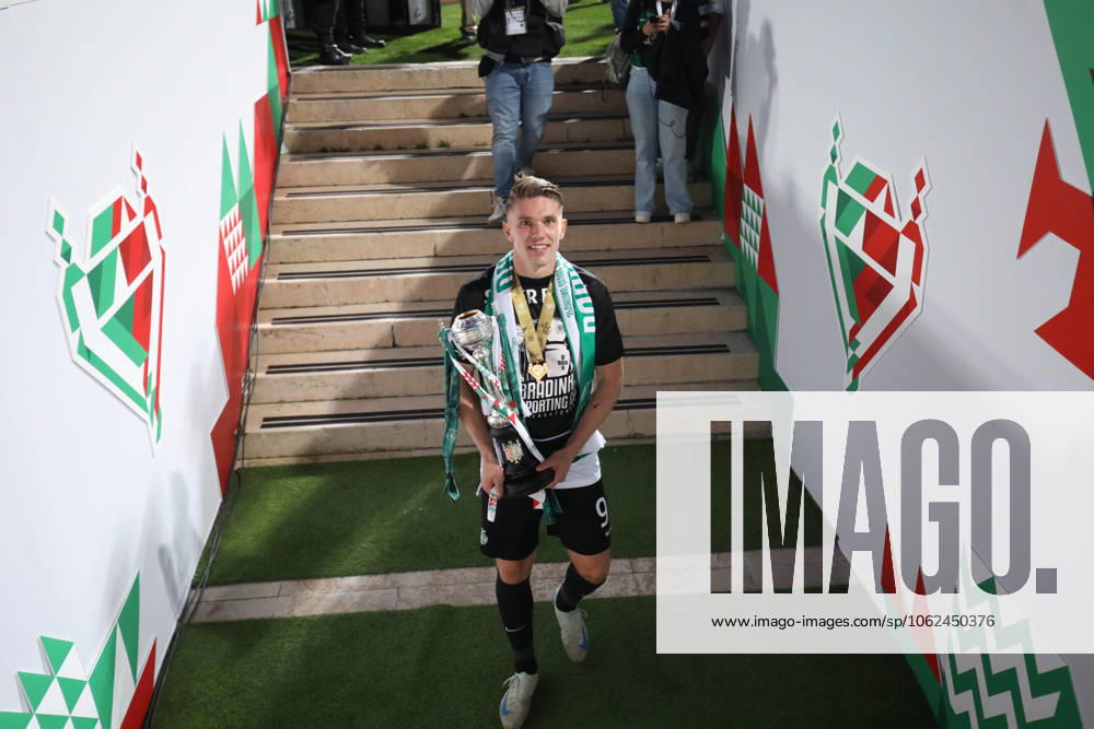 Sporting forward from Sweden VIKTOR GYOKERES (9) celebrating after winning the final of the of the Portuguese Cup between Benfica and Sporting at Estadio Nacional Caxias Portugal - ZUMAs359 20250525_zsp_s359_059