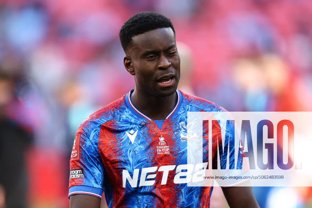 Crystal Palace gegen Manchester City 17. Mai 2025, London FA Cup Finale Crystal Palace gegen Manchester City Marc Guehi von Crystal Palace hat ein geschwollenes Auge Foto Jacques Feeney Abseits London UK