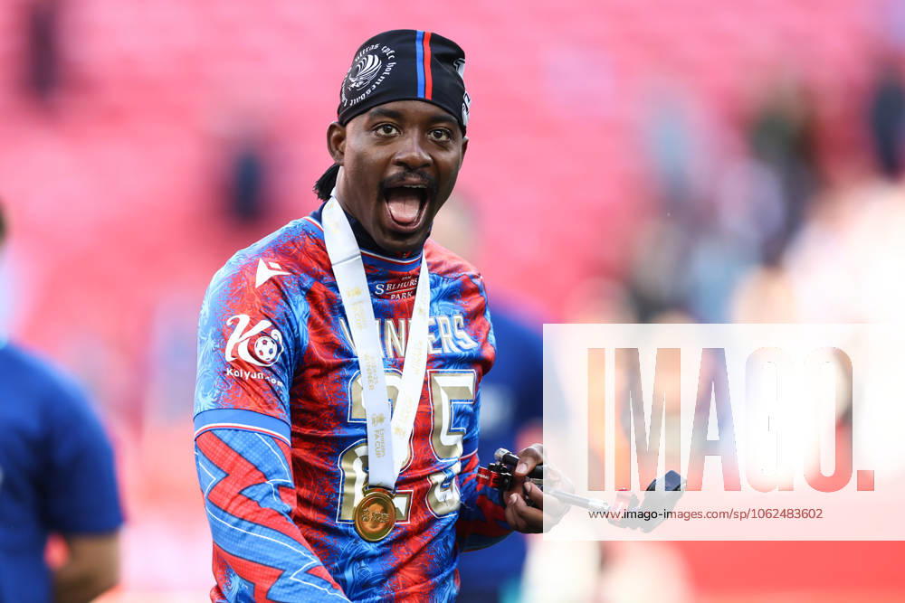 Crystal Palace gegen Manchester City 17. Mai 2025, London FA Cup Finale Crystal Palace gegen Manchester City Jean Philippe Mateta von Crystal Palace feiert den Sieg Foto Jacques Feeney Offside London UK