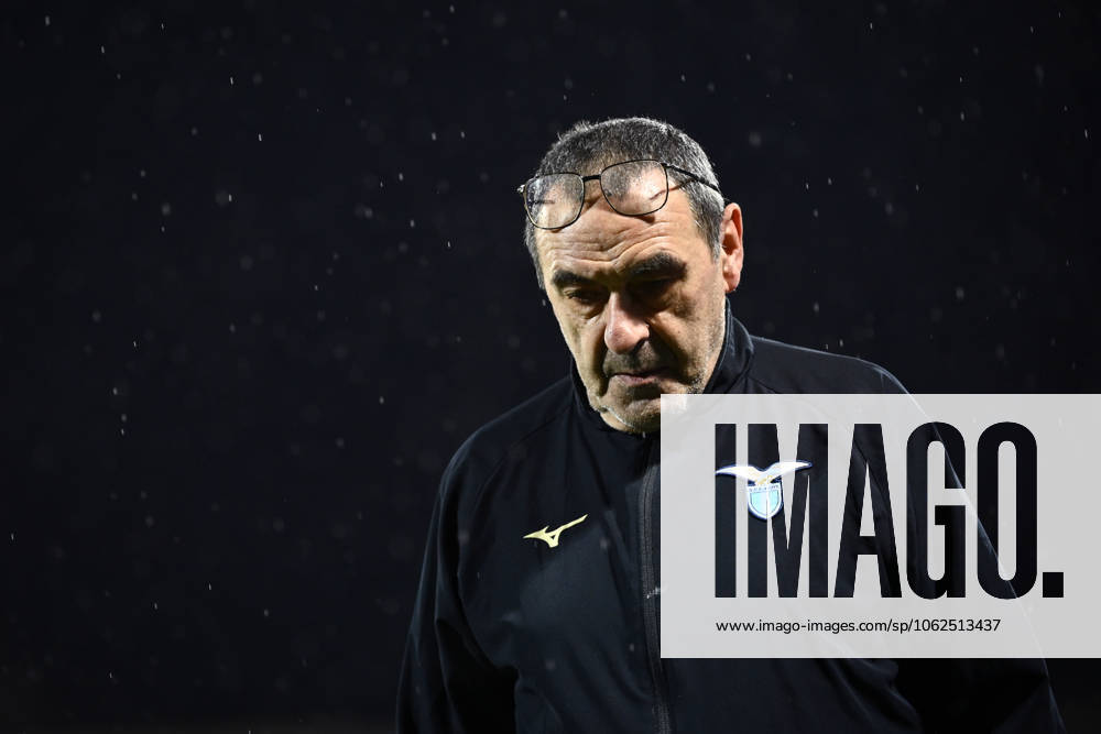 Foto Massimo Paolone LaPresse 26 Febbraio 2024 - Firenze, Italia - calcio - Fiorentina vs Lazio - Campionato italiano di calcio Serie A TIM 2023 2024 - Stadio Artemio Franchi. Nella foto: Maurizio Sarri (SS Lazio) esce dal campo a testa bassa February 26, 2024 Florence, Italy - sport, calcio - Fiorentina vs Lazio - Italian Serie A Football Championship 2023 2024 - Artemio Franchi Stadium. In the pic: Maurizio Sarri coach (SS Lazio) leaves the field with head down