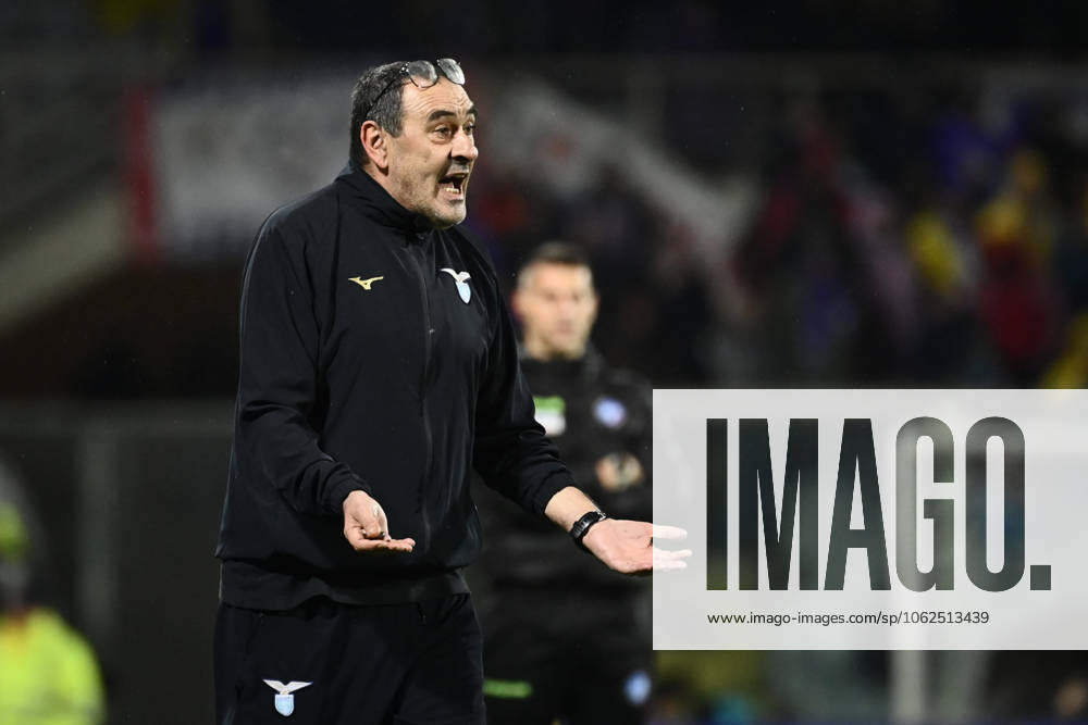 Foto Massimo Paolone LaPresse 26 Febbraio 2024 - Firenze, Italia - calcio - Fiorentina vs Lazio - Campionato italiano di calcio Serie A TIM 2023 2024 - Stadio Artemio Franchi. Nella foto: Maurizio Sarri (SS Lazio) da indicazioni ai suoi giocatori February 26, 2024 Florence, Italy - sport, calcio - Fiorentina vs Lazio - Italian Serie A Football Championship 2023 2024 - Artemio Franchi Stadium. In the pic: Maurizio Sarri (SS Lazio) shouts instructions to his players