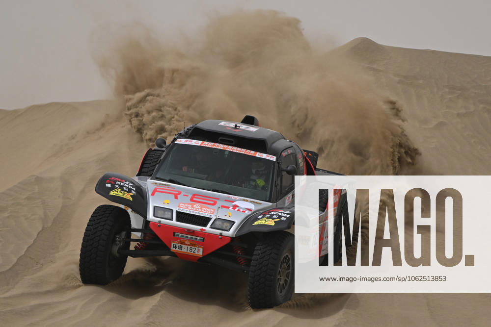 KW22 Bilder des Jahres 2025, Sport 05 Mai (250528) -- KASHGAR, May 28, 2025 -- Driver Li Dazhi and co-driver Yang Tao of China compete during Stage 7 of the 2025 Taklimakan Rally in Kashgar, northwest China s Xinjiang Uygur Autonomous Region, May 28, 2025. ) (SP)CHINA-XINJIANG-KASHGAR-TAKLIMAKAN RALLY-STAGE 7 (CN) XinxYuewei