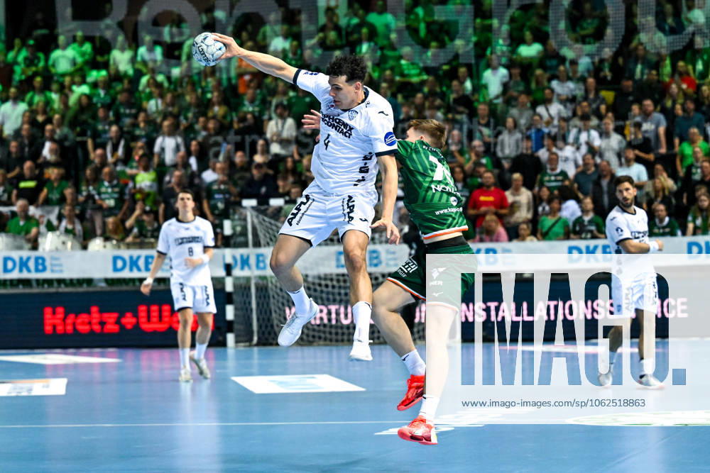 Samuel Zehnder TBV Lemgo Lippe, 04 in duel with Domen Novak HSG Wetzlar, 75 , GER, HSG Wetzlar vs TBV Lemgo Lippe, Handball, Bundesliga, Matchday 31, Season 2024 2025, 28 05 2025 GER, HSG Wetzlar vs TBV Lemgo Lippe, Handball, Bundesliga, Matchday 31, Season 2024 2025, 28 05 2025 Wetzlar