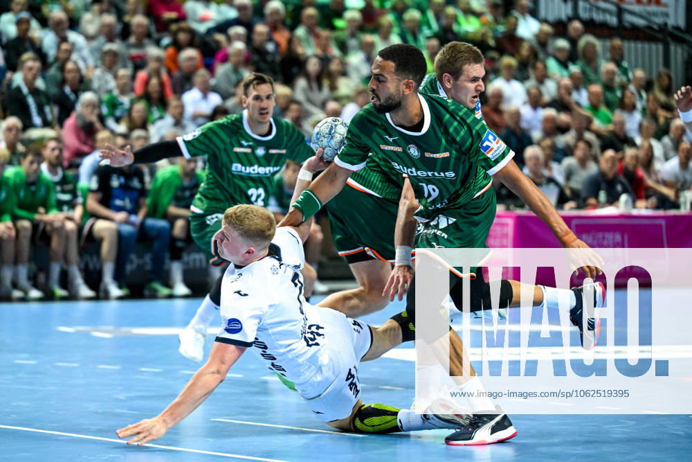 Lukas Hutecek TBV Lemgo Lippe, 02 in duel with Philipp Ahouansou HSG Wetzlar, 19 , GER, HSG Wetzlar vs TBV Lemgo Lippe, Handball, Bundesliga, Matchday 31, Season 2024 2025, 28 05 2025 GER, HSG Wetzlar vs TBV Lemgo Lippe, Handball, Bundesliga, Matchday 31, Season 2024 2025, 28 05 2025 Wetzlar