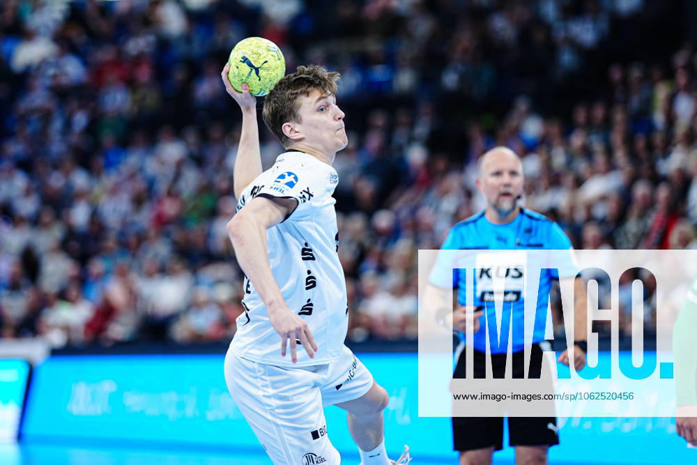 7 meter throw goal Bence Imre THW Kiel, 91 GER, THW Kiel vs SC DHfK Leipzig, Handball, Bundesliga, Matchday, 31, Season 2024 2025, 28 05 2025 GER, THW Kiel vs SC DHfK Leipzig, Handball, Bundesliga, Matchday, 31, Season 2024 2025, 28 05 2025 Kiel