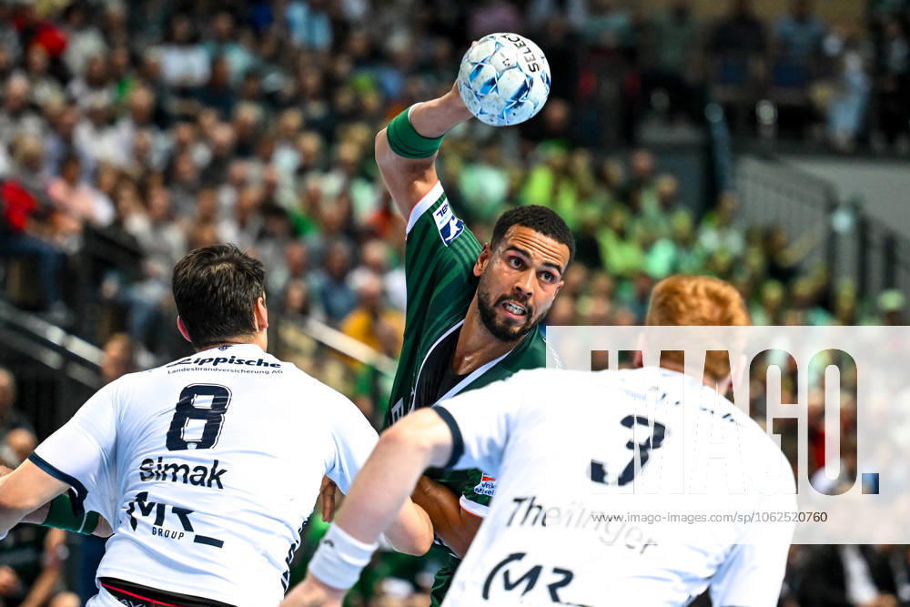 Philipp Ahouansou HSG Wetzlar, 19 throwing, in front Meeno Carstensen TBV Lemgo Lippe, 08 and Nicolai Theilinger TBV Lemgo Lippe, 03 , GER, HSG Wetzlar vs TBV Lemgo Lippe, Handball, Bundesliga, Matchday 31, Season 2024 2025, 28 05 2025 GER, HSG Wetzlar vs TBV Lemgo Lippe, Handball, Bundesliga, Matchday 31, Season 2024 2025, 28 05 2025 Wetzlar