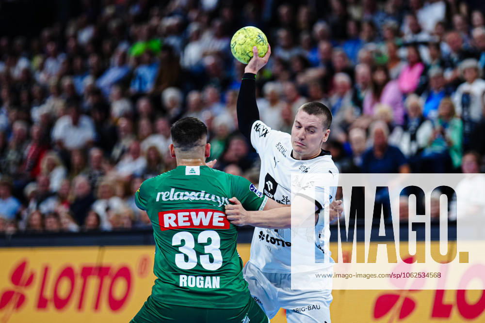 Luka Rogan SC DHfK Leipzig, 33 , Elias Ellefsen a Skipagotu THW Kiel, 71 GER, THW Kiel vs SC DHfK Leipzig, Handball, Bundesliga, Matchday, 31, Season 2024 2025, 28 05 2025 GER, THW Kiel vs SC DHfK Leipzig, Handball, Bundesliga, Matchday, 31, Season 2024 2025, 28 05 2025 Kiel