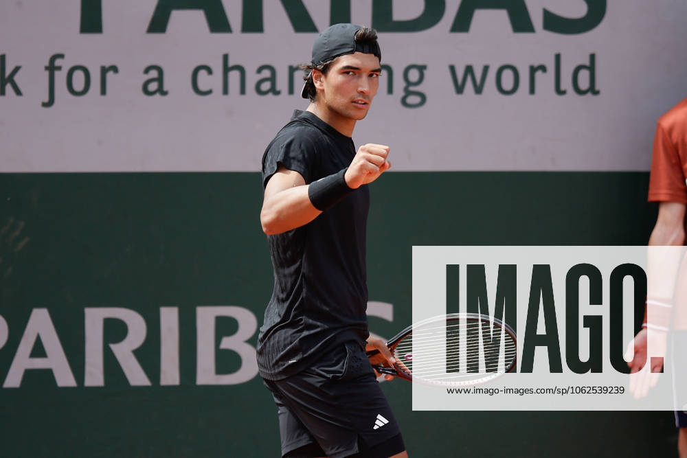 Paris 29 05 2025 Tennis French Open 2025 Roland Garros, v l , Henrique Rocha POR cheers