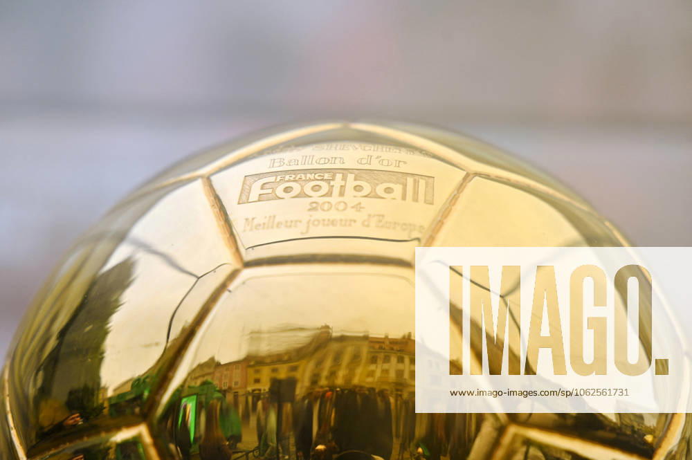 Three Ballons d’Or Won by Ukrainian Footballers Delivered to Lviv One of the three Ballon d?Or awards, won by Ukrainian footballers, is presented in Lviv, Ukraine, on 29 May 2025 Photo by Dmytro Anastasiia Ukrinform ABACAPRESS.COM Lviv Ukraine