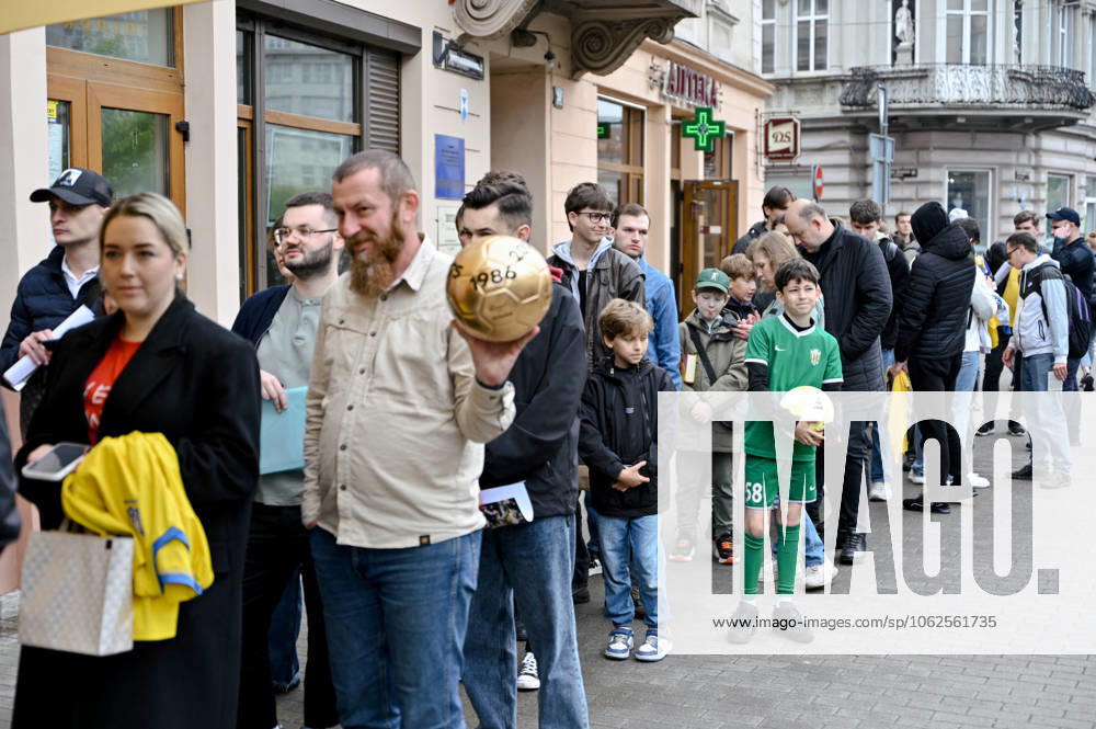 Three Ballons d’Or Won by Ukrainian Footballers Delivered to Lviv Participants in an autograph session of the 1986 Footballer of the Year Ihor Belanov, President of the Ukrainian Football Association, 2004 Footballer of the Year Andrii Shevchenko and 1975 Footballer of the Year Oleh Blokhin, held as part of the presentation of three Ballon d?Or awards won by Ukrainian footballers, Lviv, Ukraine, on May 29, 2025 (Photo by Anastasiia Smolienko Ukrinform) Lviv Ukraine