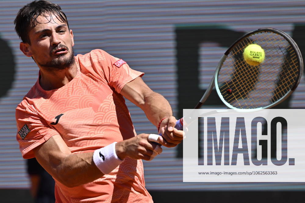 2025 Roland-Garros - Day 6 PARIS, FRANCE - MAY 30: Mariano Navone of Argentina in action against Lorenzo Musetti (not seen) of Italy during their men s singles match on day 6 of the French Open tennis tournament on Court Suzanne-Lenglen in Paris, France on May 30, 2025. Burak Akbulut Anadolu Paris France. Editorial use only. Please get in touch for any other usage.