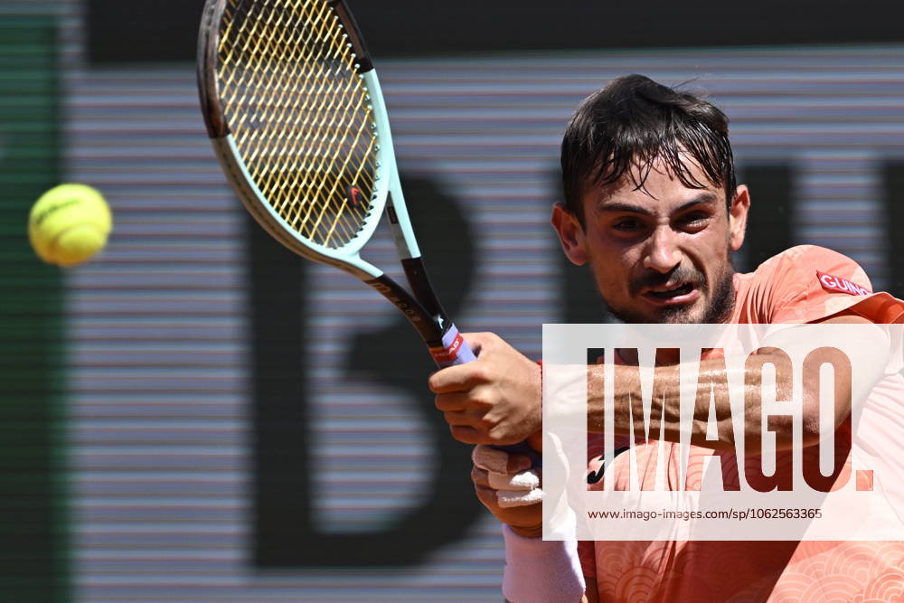 2025 Roland-Garros - Day 6 PARIS, FRANCE - MAY 30: Mariano Navone of Argentina in action against Lorenzo Musetti (not seen) of Italy during their men s singles match on day 6 of the French Open tennis tournament on Court Suzanne-Lenglen in Paris, France on May 30, 2025. Burak Akbulut Anadolu Paris France. Editorial use only. Please get in touch for any other usage.