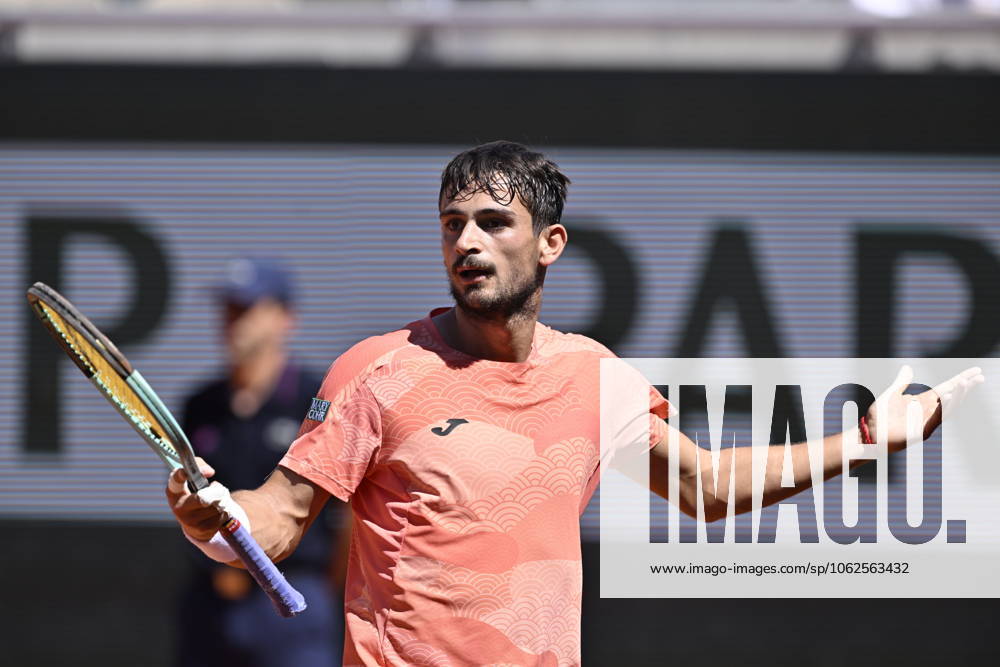2025 Roland-Garros - Day 6 PARIS, FRANCE - MAY 30: Lorenzo Musetti (not seen) of Italy in action against Mariano Navone of Argentina during their men s singles match on day 6 of the French Open tennis tournament on Court Suzanne-Lenglen in Paris, France on May 30, 2025. Burak Akbulut Anadolu Paris France. Editorial use only. Please get in touch for any other usage.